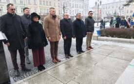 Delegacja władz samorządowych Gminy Kępno wraz z radnymi oddaje hołd Powstańcom.