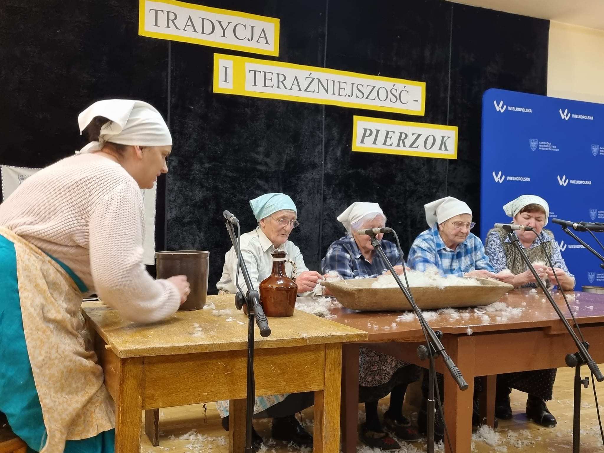 W trakcie prezentacji Pierzoka przez KGW Szklarka Mielęcka 